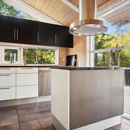 Stunning In With Kitchen בית נופש *